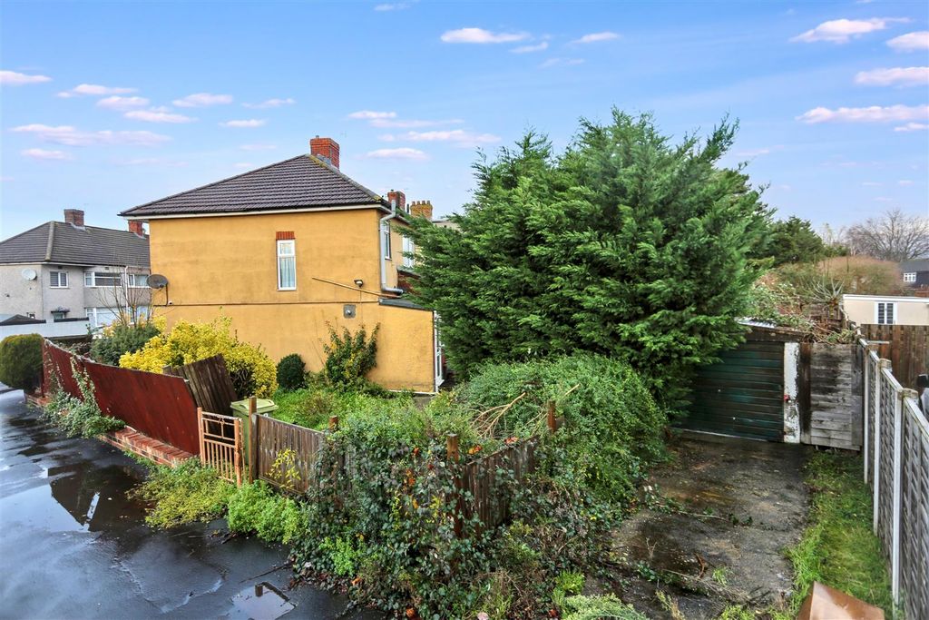 Property photo 2 of 11