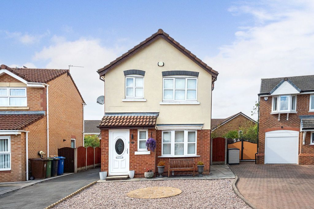 Property photo 1 of 27 Fenton Way, Hindley