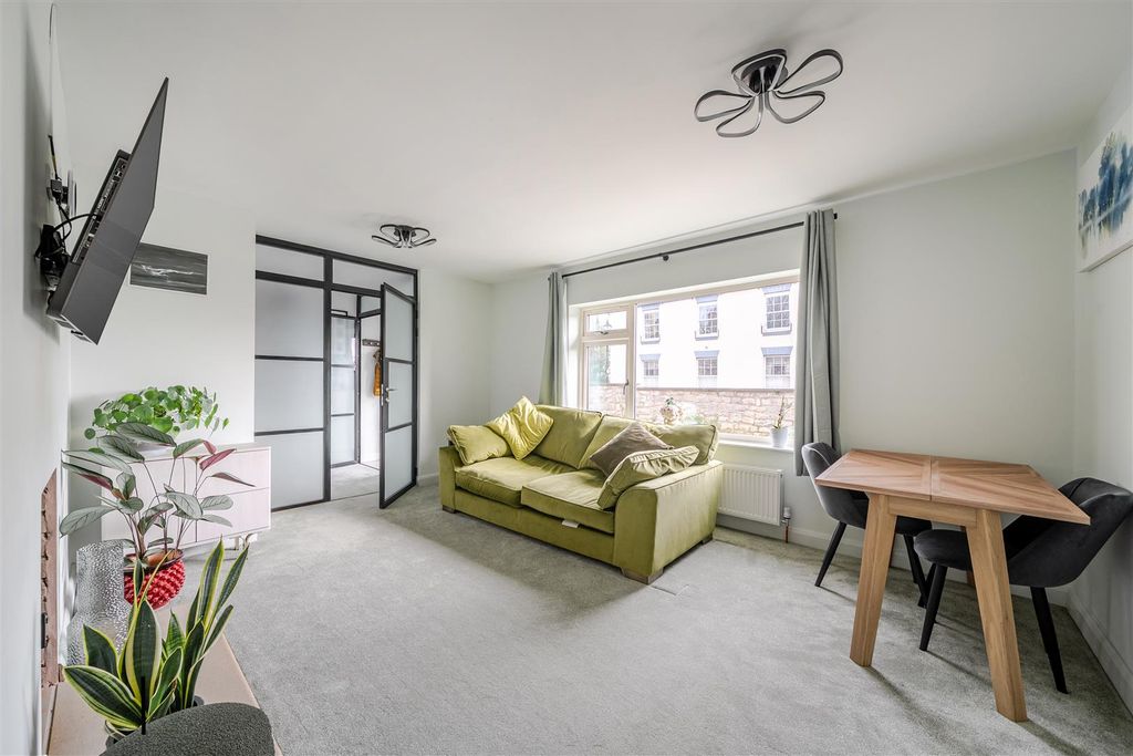 Property photo 2 of 19 1431889-14-69c12434E5d68.Jpg