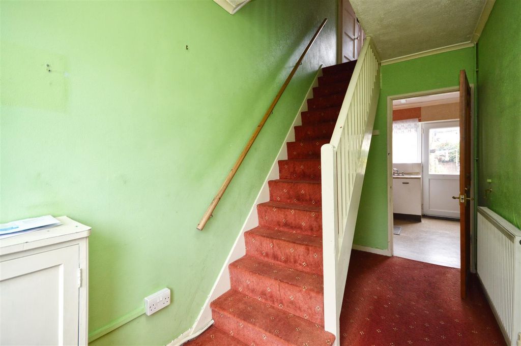 Property photo 2 of 13 Entrance Hall