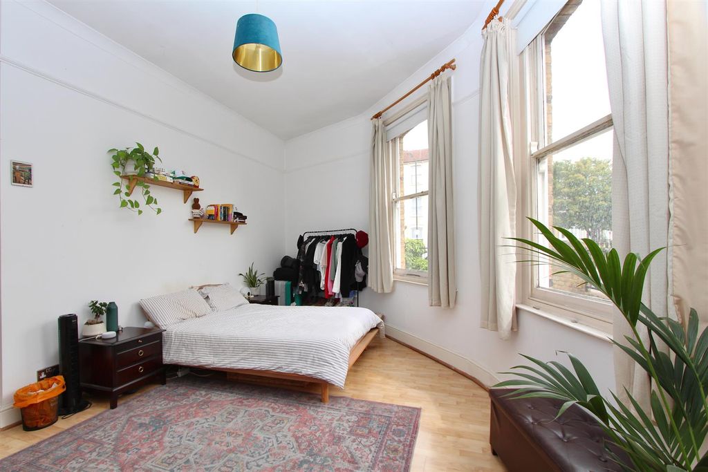 Property photo 3 of 19 Amhurst Road, N16