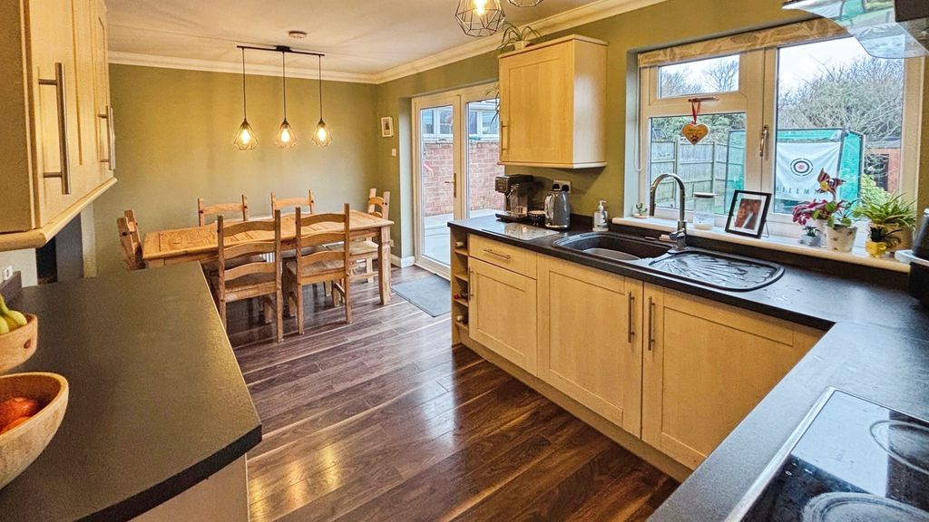 Property photo 2 of 20 Kitchen Diner