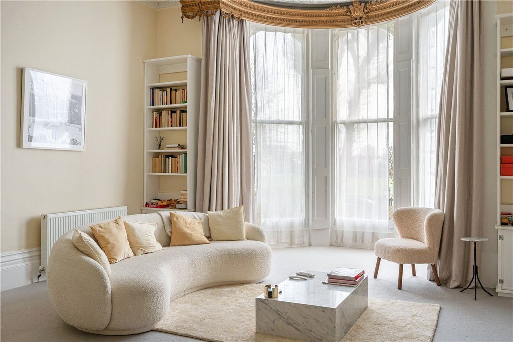 Property photo 3 of 10 Sitting Room