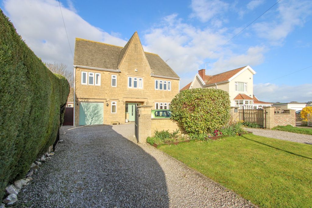 Property photo 1 of 32