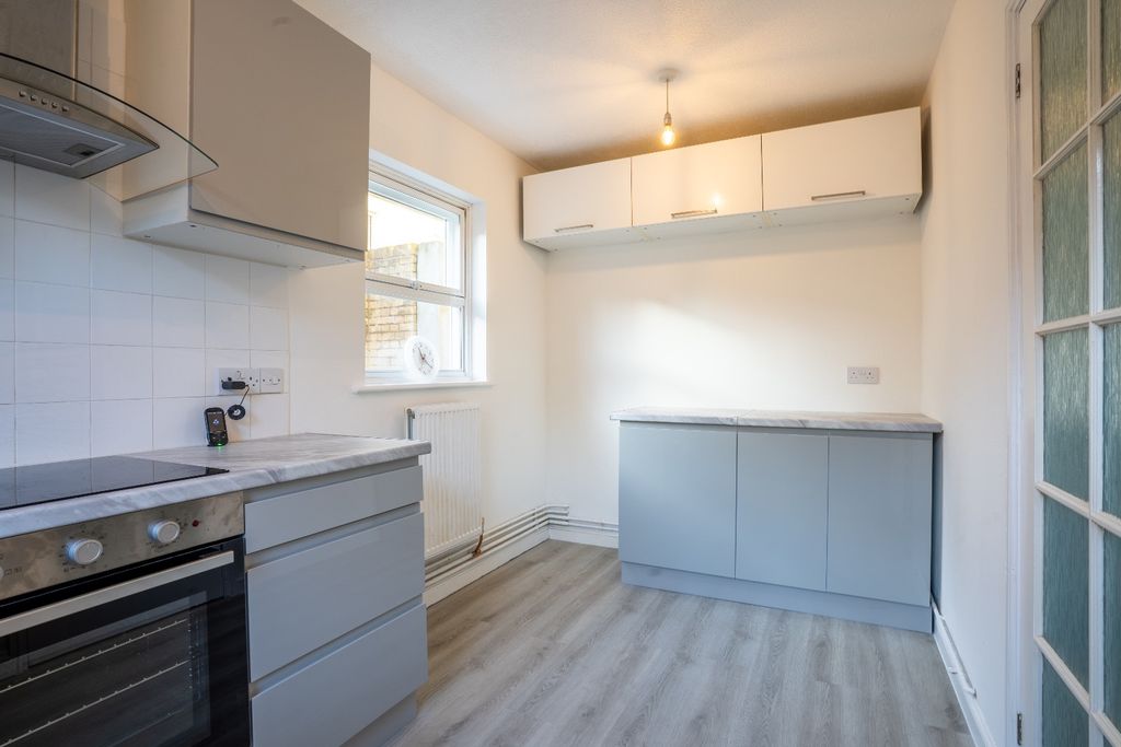 Property photo 2 of 15 4717312