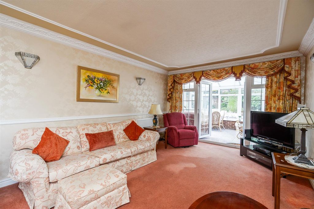 Property photo 3 of 19 5 Woodshires Road_6.Jpg