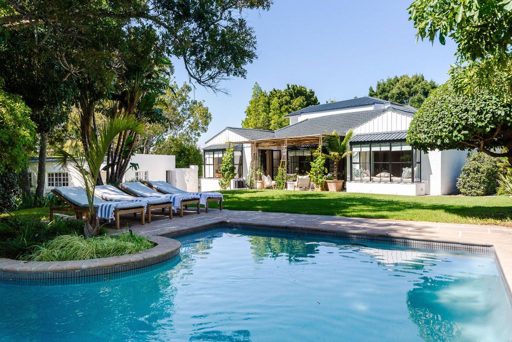 Property photo 1 of 44 Kw1733935