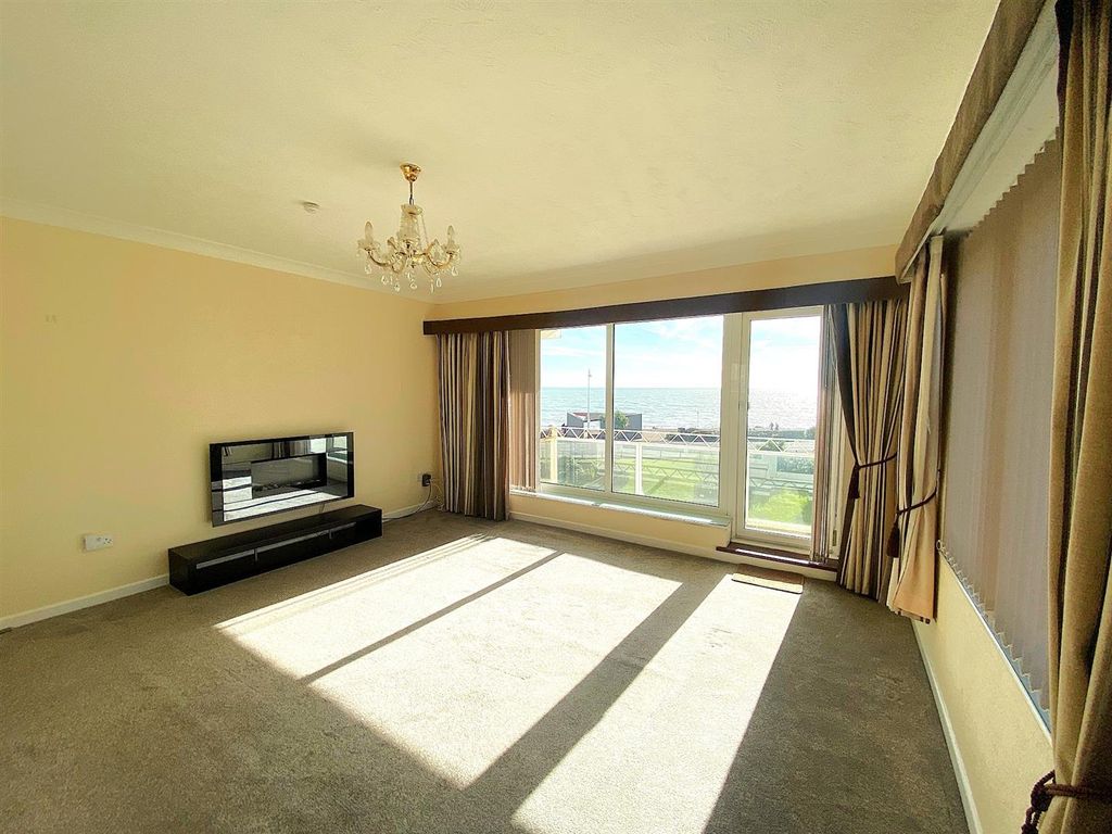 Property photo 3 of 16 14 St Thomas - Lounge4.Jpg