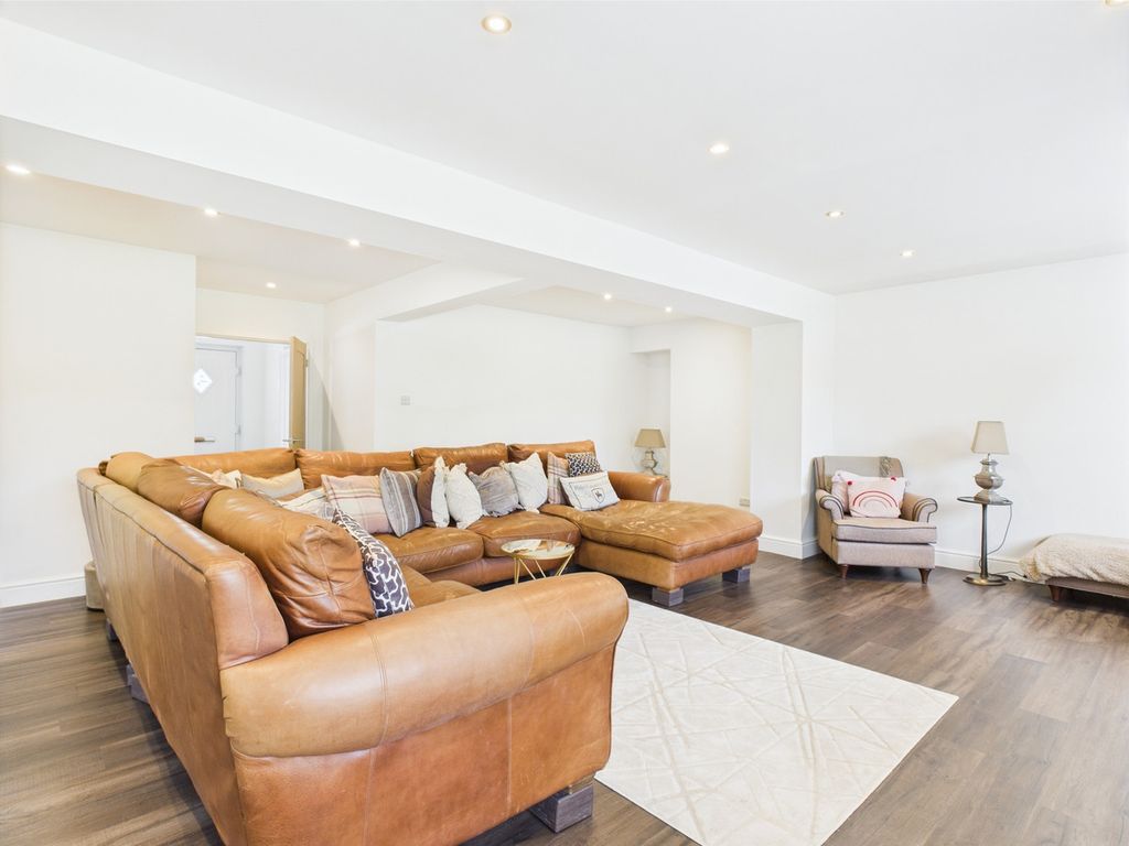 Property photo 2 of 47