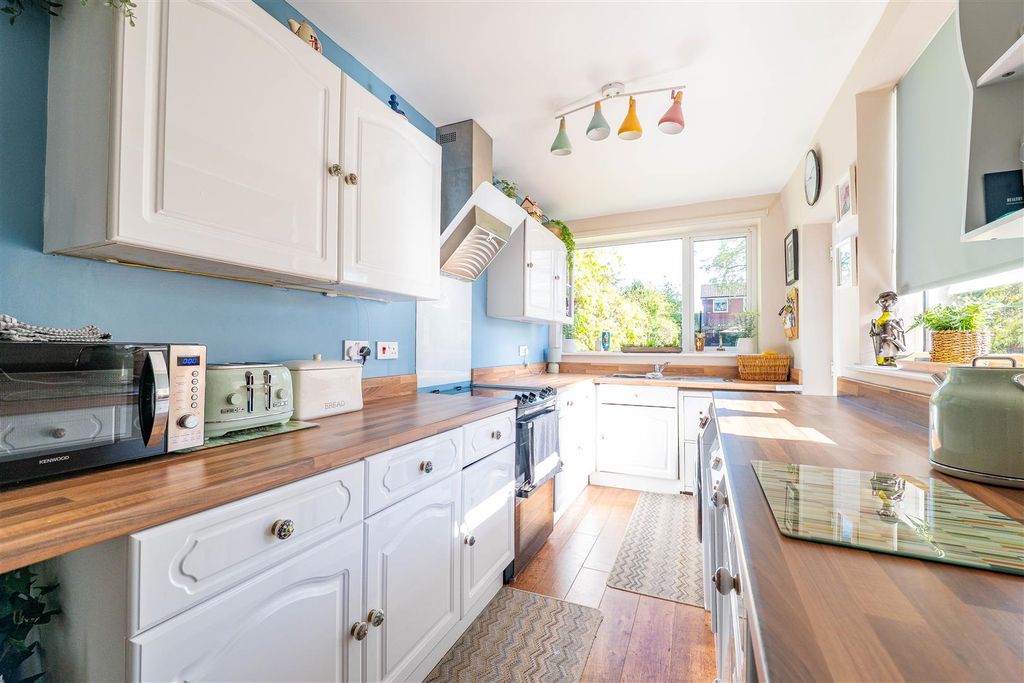 Property photo 3 of 25 Kitchen/Dining Room
