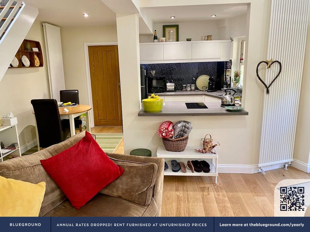 Property photo 3 of 28 Living Room