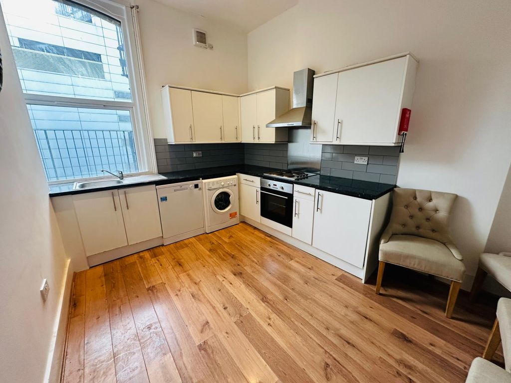 Property photo 1 of 6 2 Bed Flat In Croydon