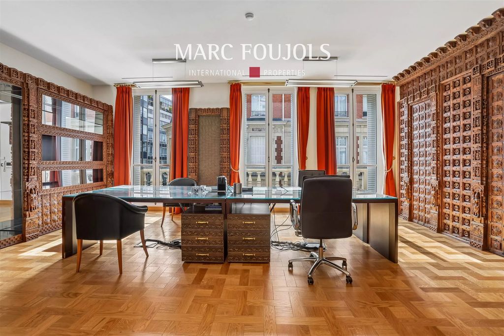 Property photo 1 of 13 Paris 8 Monceau: 529 m² Office Building Spread Over 4 Levels