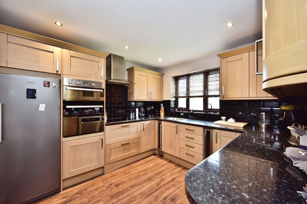 Property photo 3 of 17 Photo