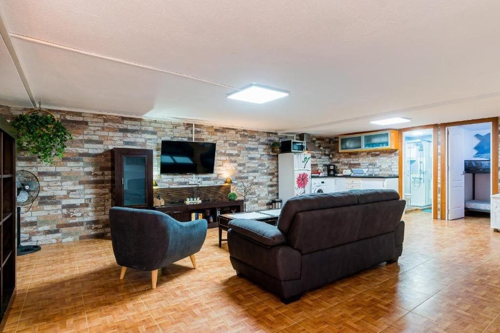 Property photo 1 of 29