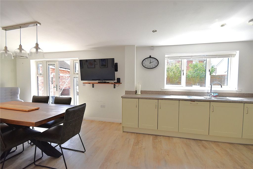 Property photo 3 of 27 Picture No. 04