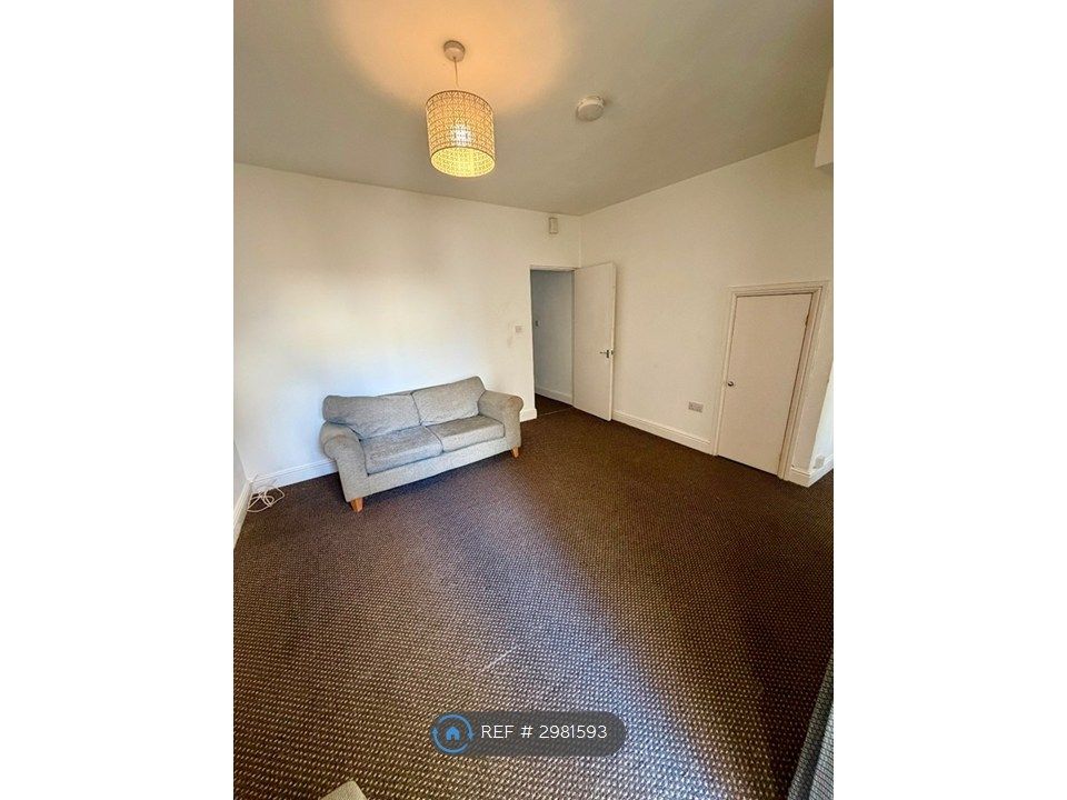 Property photo 3 of 7 Living Room