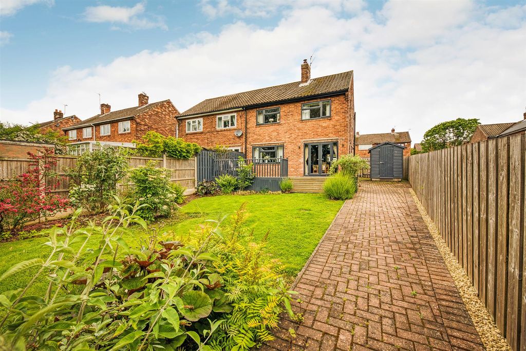 Property photo 2 of 28