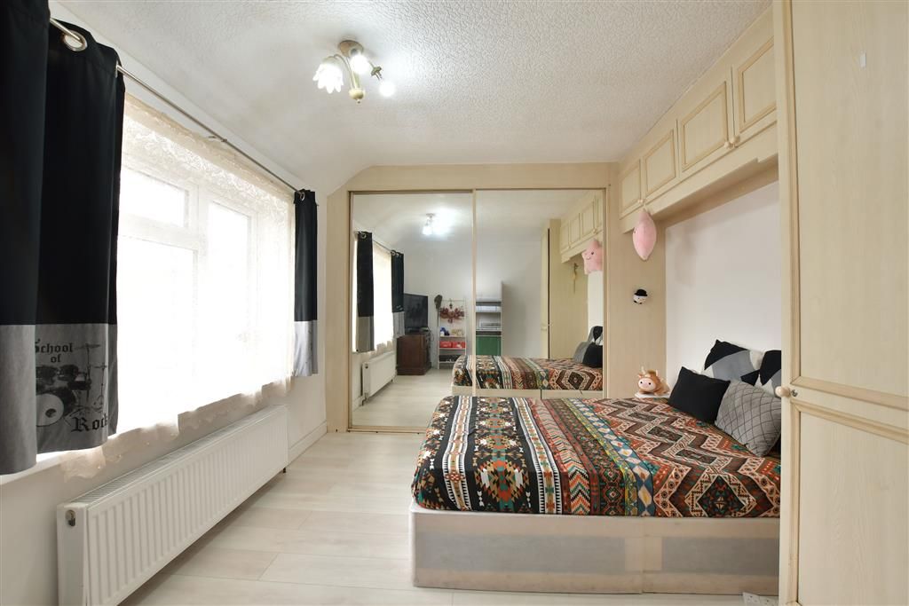 Property photo 1 of 17 Bedroom 1