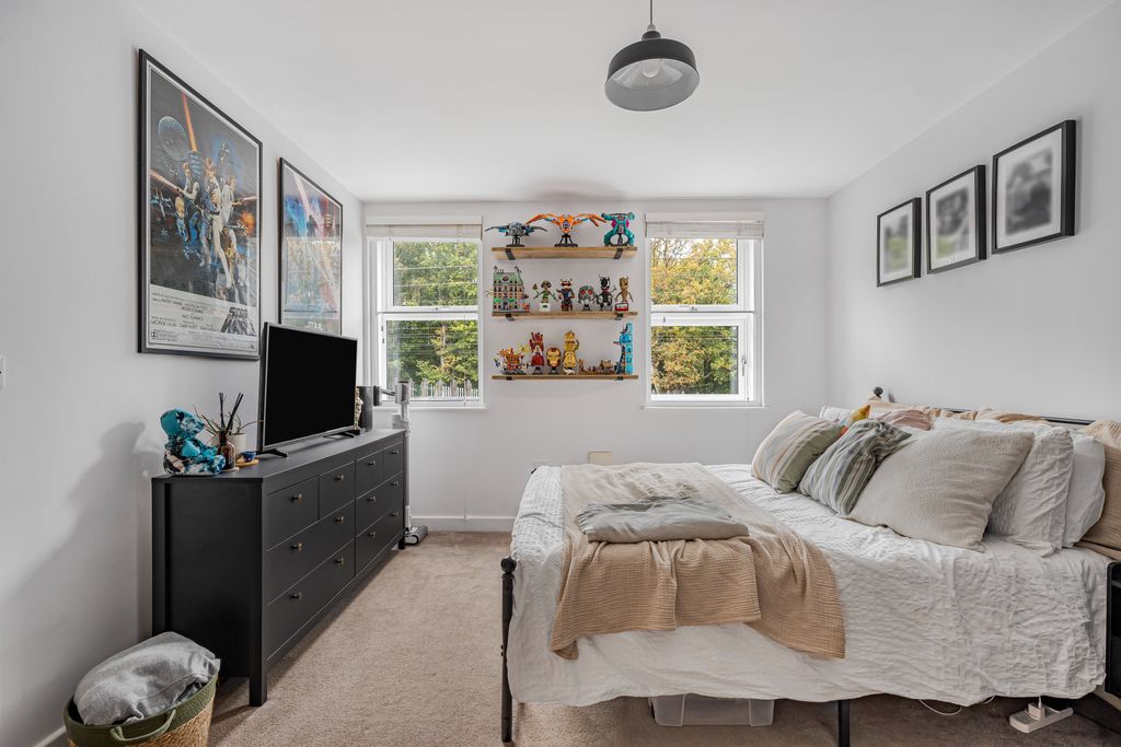 Property photo 2 of 8