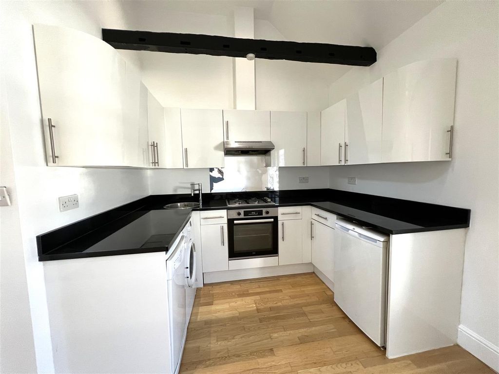 Property photo 3 of 6 Kitchen .Jpg
