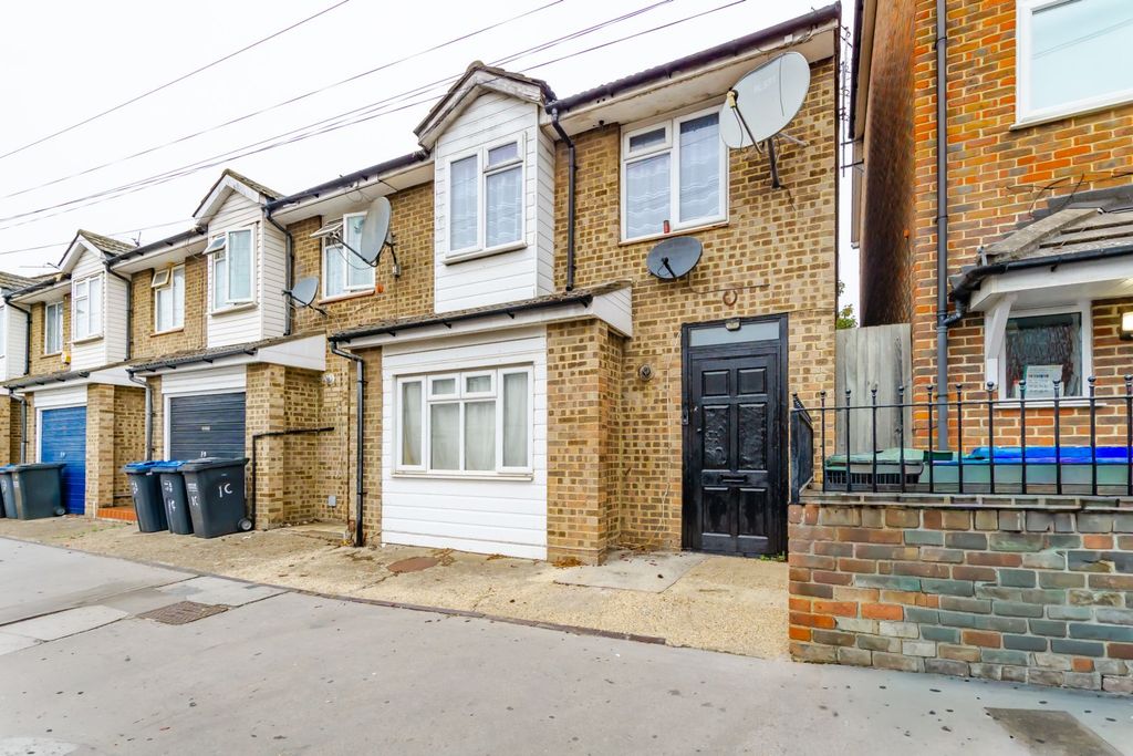 Property photo 3 of 32