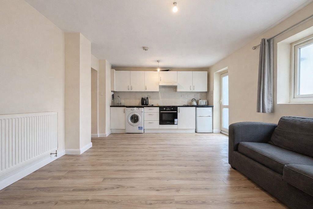 Property photo 3 of 21