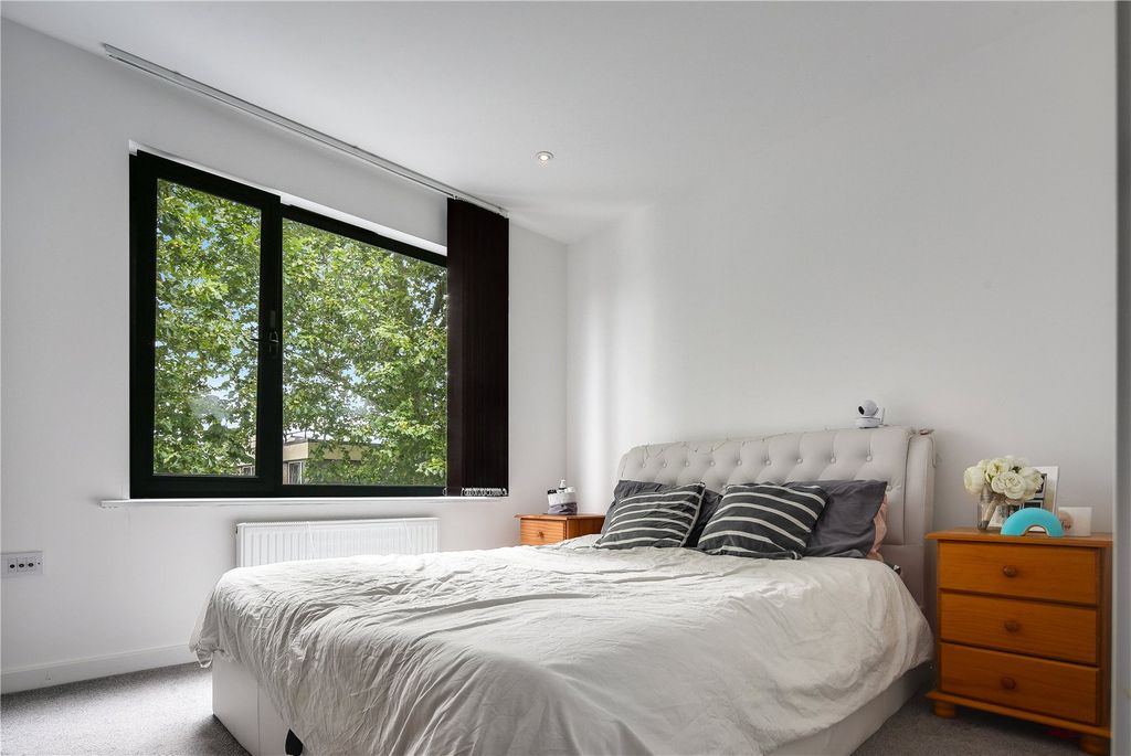 Property photo 3 of 6 Bedroom