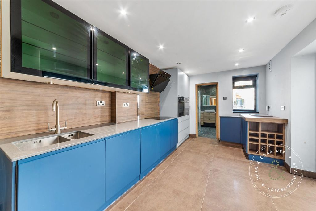 Property photo 2 of 17 Lower-Cathedral-Road-10.Jpg
