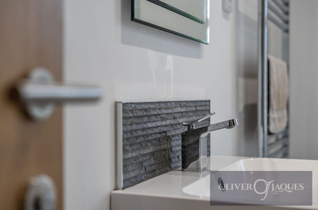 Property photo 2 of 42