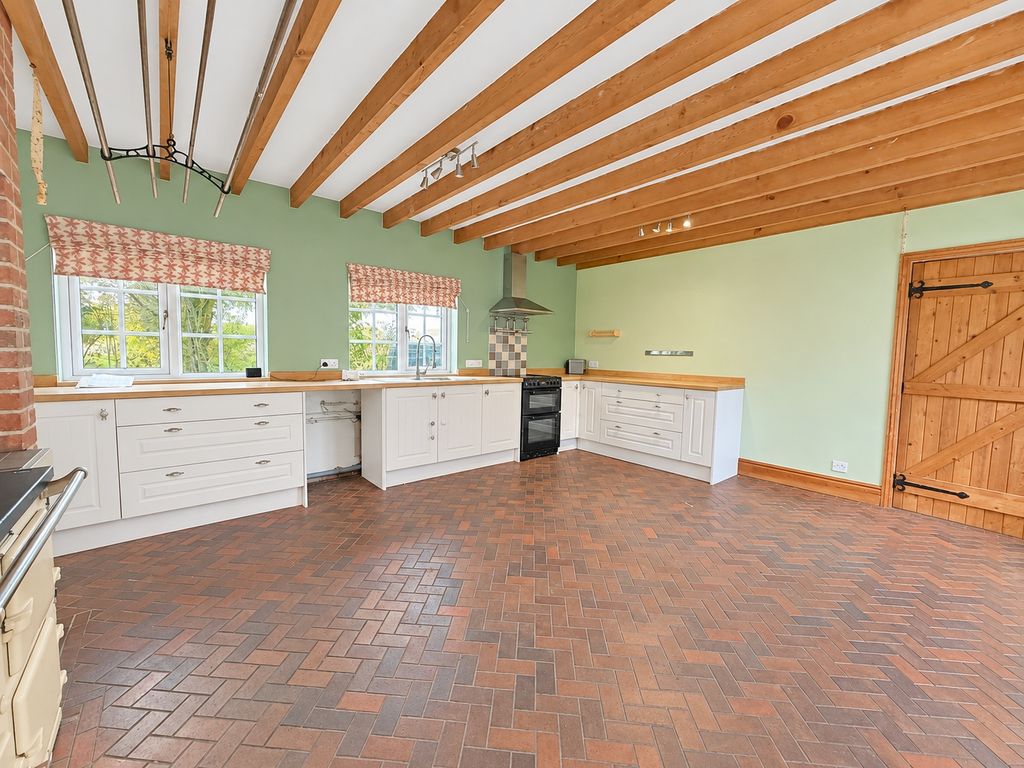 Property photo 2 of 23