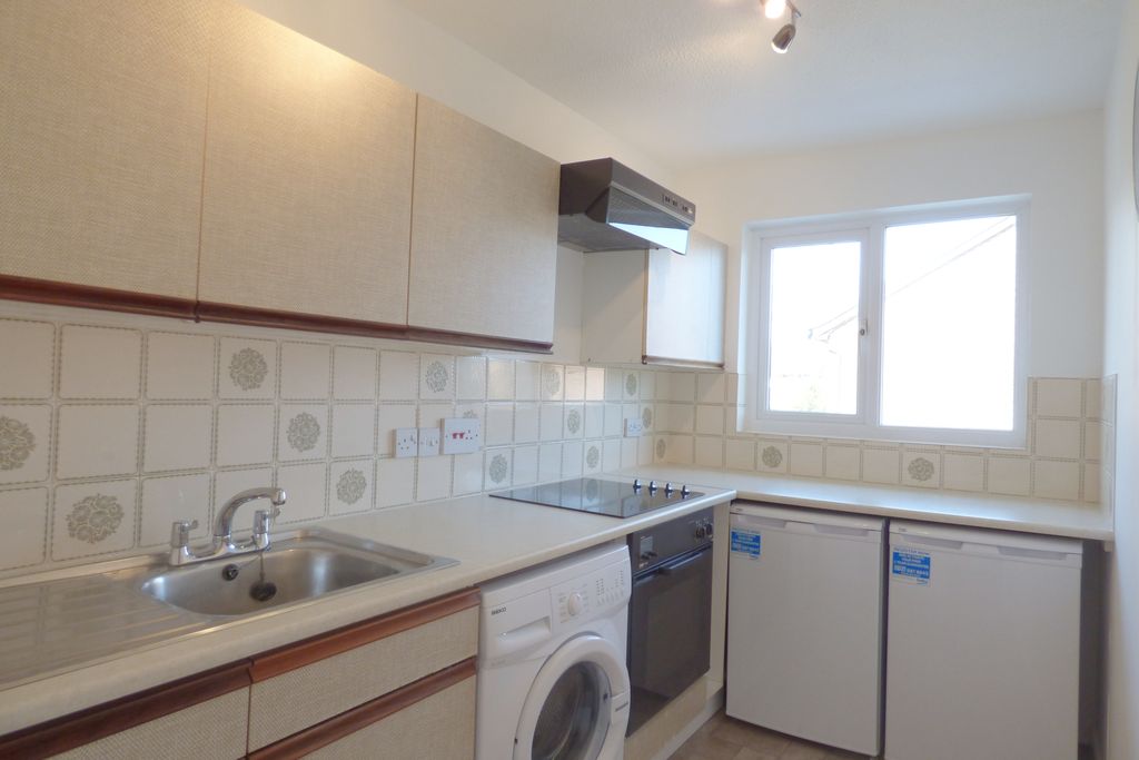 Property photo 3 of 6 Kitchen