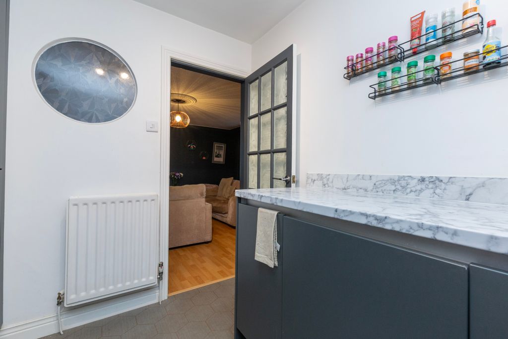 Property photo 3 of 14 Kitchen