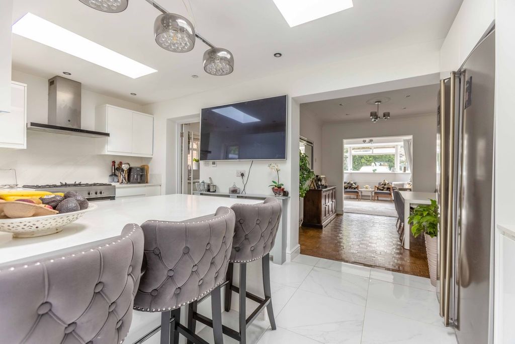 4 bed semi-detached house for saleMansion Lane, Iver SL0