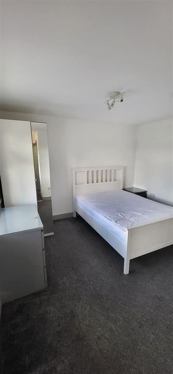 Property photo 3 of 6 Room 4 151 Hall Road .Jpg