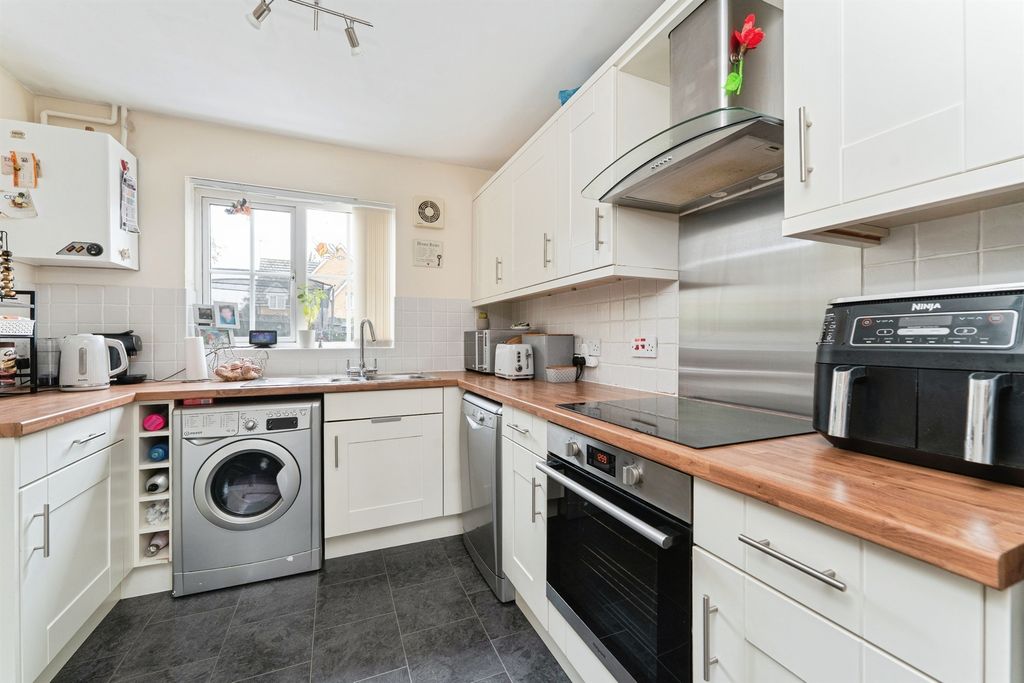 Property photo 2 of 17