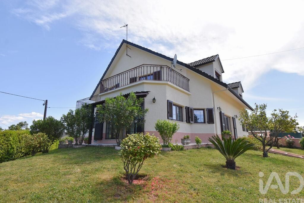 Property photo 1 of 40