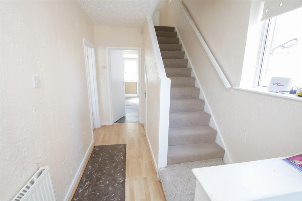 Property photo 3 of 18 Entrance Hall