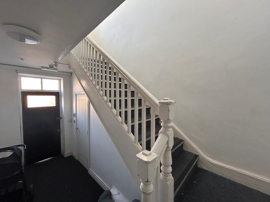 Property photo 2 of 33 Hallway2
