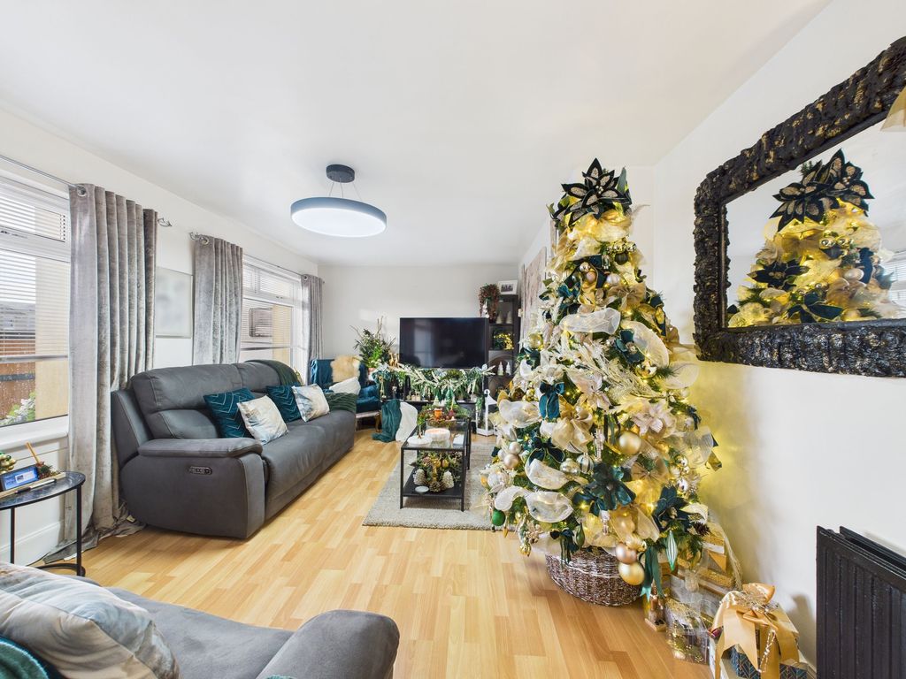 Property photo 2 of 22 Living Room