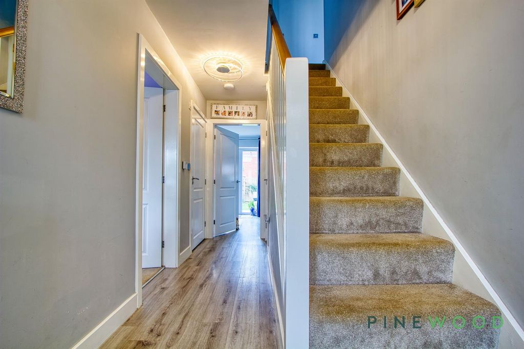 Property photo 2 of 39 Entrance Hall