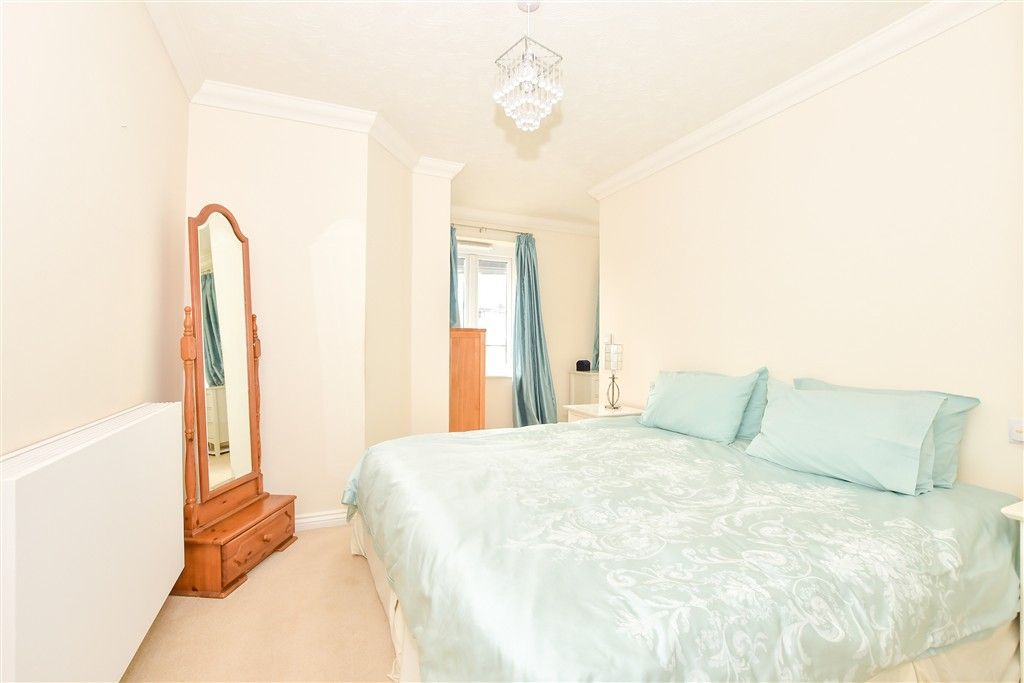 Property photo 3 of 9 Bedroom