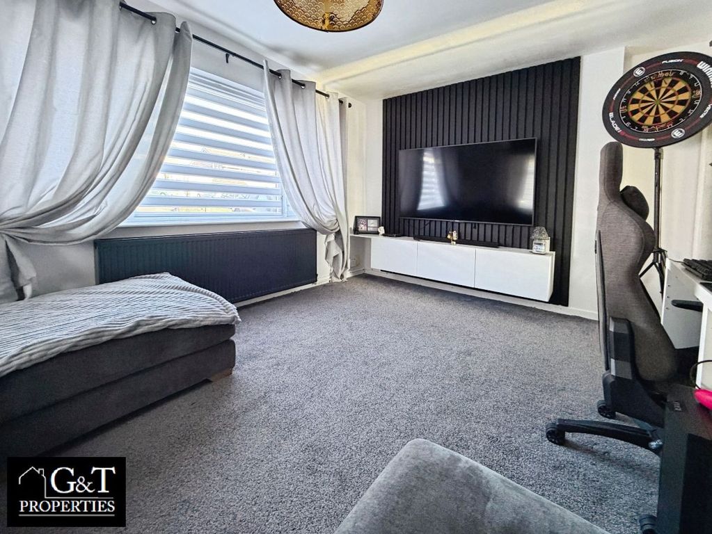 Property photo 2 of 20 Living Room