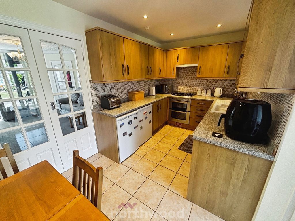 Property photo 2 of 23