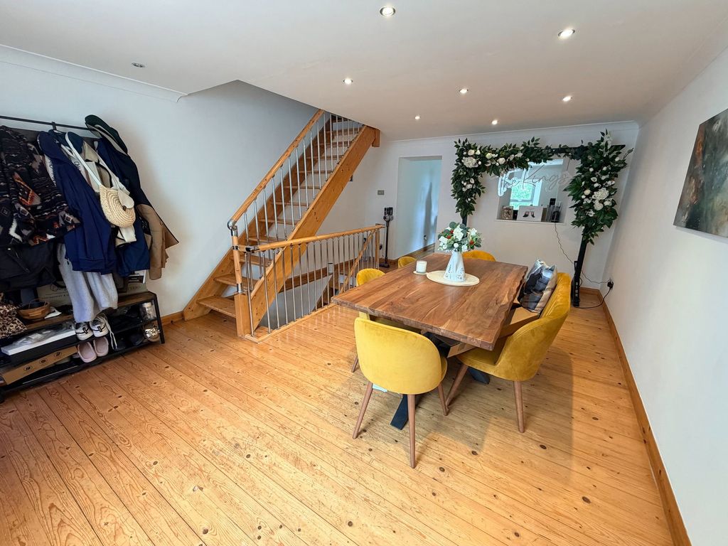 Property photo 3 of 37
