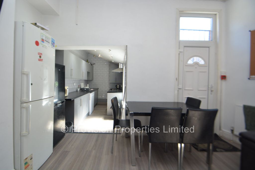 Property photo 2 of 8 Photo