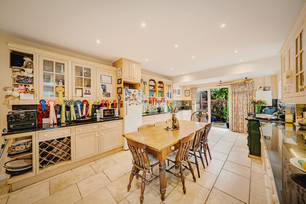 Property photo 3 of 31 5524387