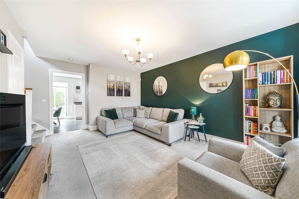 Property photo 3 of 31 Lounge