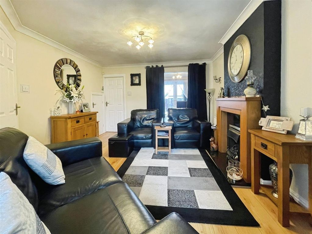 Property photo 2 of 23 Living Room