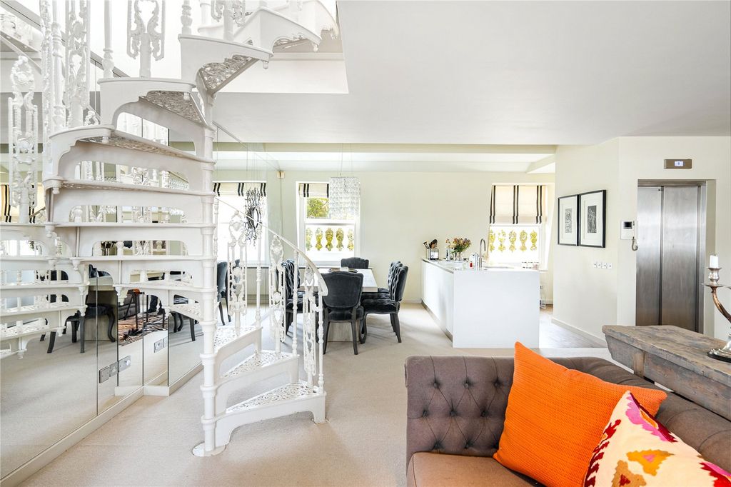 Property photo 2 of 18 Picture No. 15